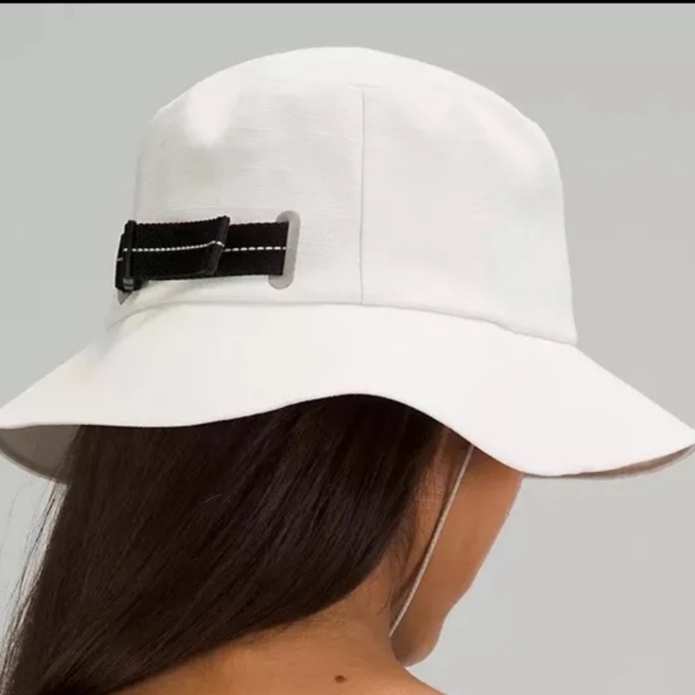 lululemon athletics l NWOT Bucket Hat With Strap Cream OS